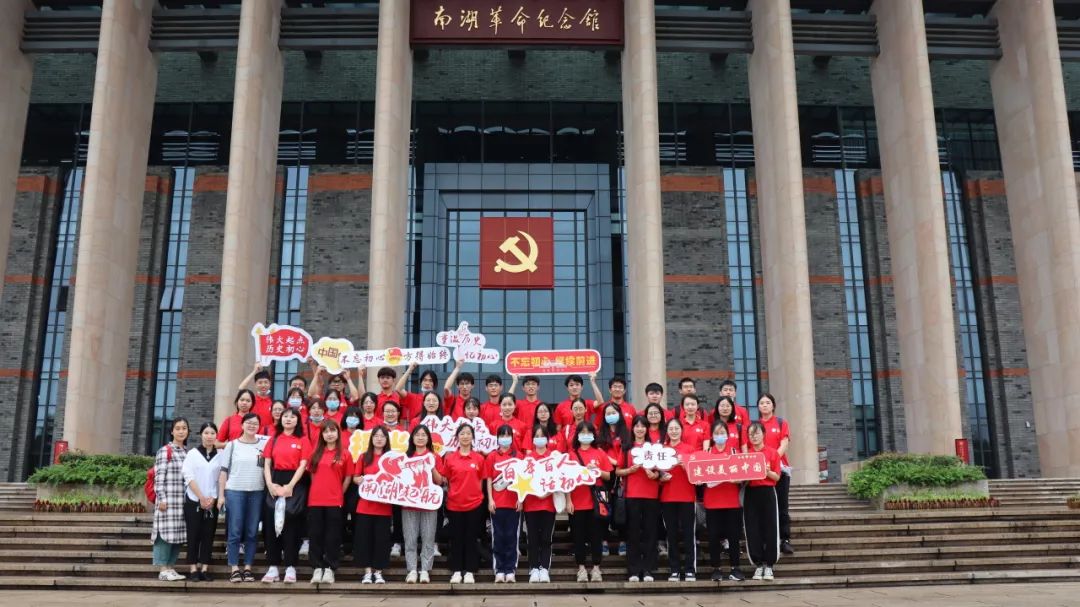 澳门百家乐论坛
学子在浙江省“挑战杯”红色...